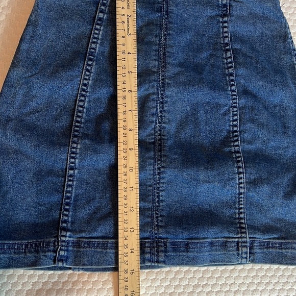 FREE PEOPLE DENIM MINI SKIRT SZ 4 COTTON RAYON POLY SPANDEX BOHO RETRO - Picture 9 of 9